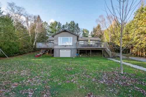 Serene Lakefront Retreat Explore and Unwind in Miller Lake (ON)