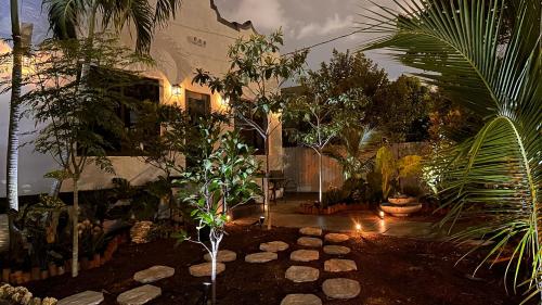 Charming Home Close To Beaches & Downtown