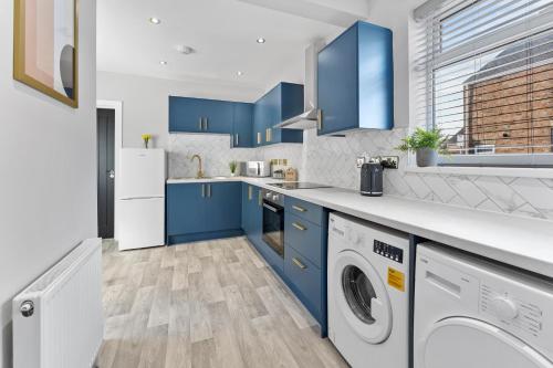 Westland House En-suite Whole - Upton