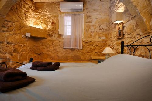 Fully-Detached Pool-House 'il-Holma' in Gozo Central Fully-Detached Pool-House 'il-Holma' in Gozo Central