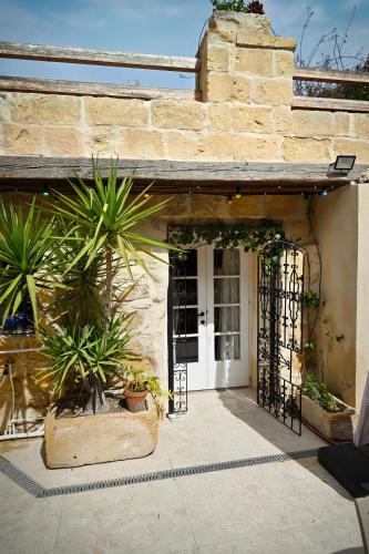 Fully-Detached Pool-House 'il-Holma' in Gozo Central Fully-Detached Pool-House 'il-Holma' in Gozo Central