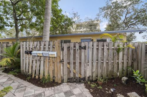 Lovely 1 Bedroom - Just Beachy By Pmi in Fort Lauderdale, USA