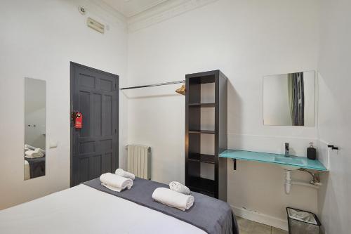 Double Room with Shared Bathroom image 9