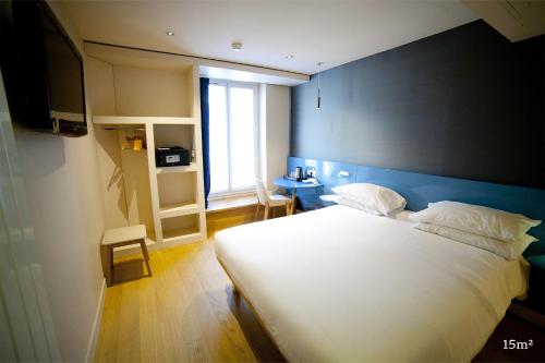 room detail thumbnail 1
