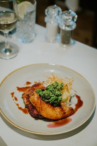 Redesdale Arms Hotel - image 3