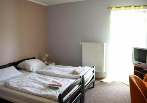 2 twin beds