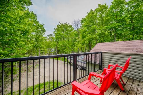 Erkély/terasz, Creek Side Cozy & Serene Cottage Home in Red Bay (ON)