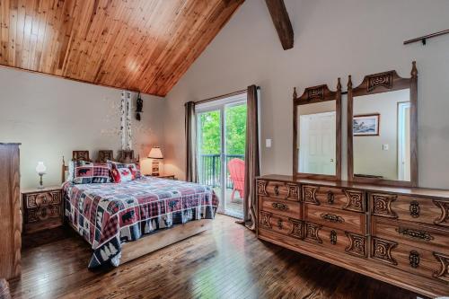 Creek Side Cozy & Serene Cottage Home in Red Bay (ON)