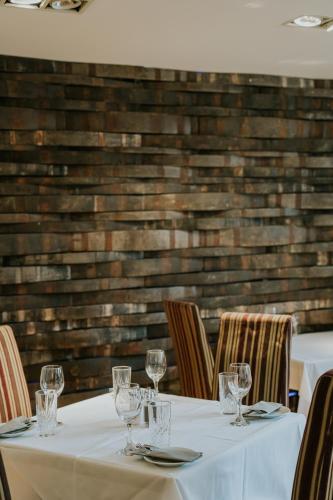 Redesdale Arms Hotel - image 4