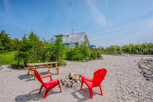 Elysium Private Waterfront Escape in Pike Bay (ON)