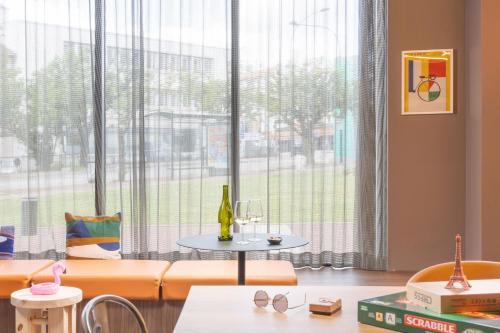 Фойє, Moxy Paris Clamart in Кламар