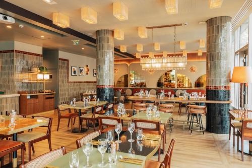 Ravintola, voco Paris – Porte de Clichy By IHG in Clichy