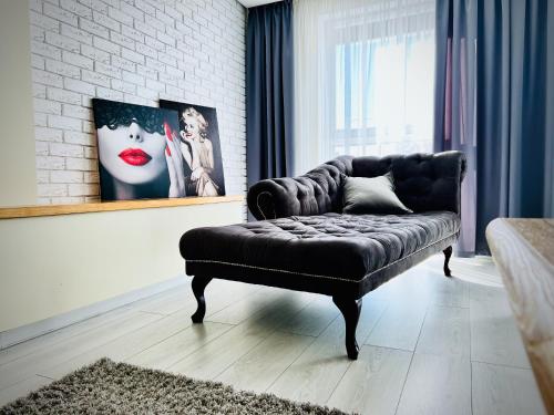 1 queen bed, 1 sofa bed