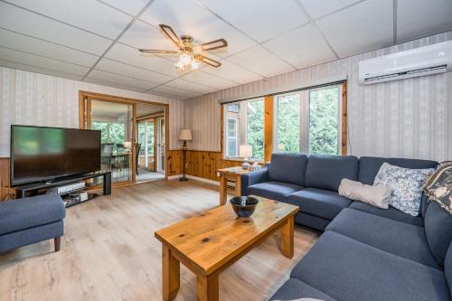 Létesítmények, Cozy Pet Friendly Getaway W Fireplace in Red Bay (ON)