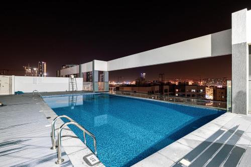 Brand New 1BR with Pool, Sauna & Gym, Dubaï (photo 10)