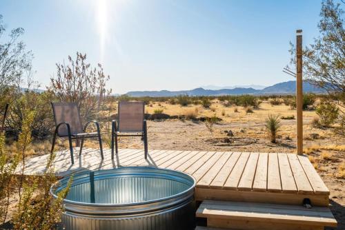 The Moonsong Joshua Tree - Hot Tub & Yoga Studio in Joshua Tree, USA