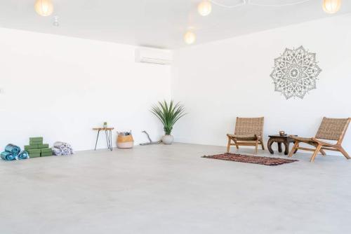 The Moonsong Joshua Tree - Hot Tub & Yoga Studio in Joshua Tree, USA