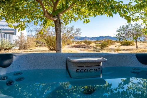 The Moonsong Joshua Tree - Hot Tub & Yoga Studio in Joshua Tree, USA