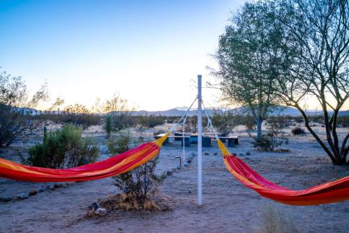 The Moonsong Joshua Tree - Hot Tub & Yoga Studio in Joshua Tree, USA