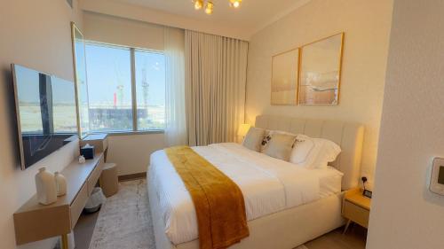 10 minutes to Airport 2BR Creek Harbour with Pool Ideal for Transit and Families, Dubai (photo 6)