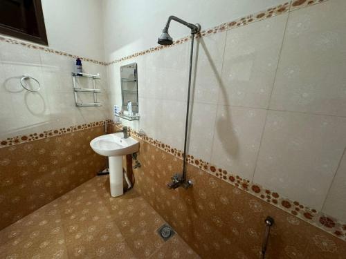 Joher Rooftop Haven-2BR Penthouse in Gulistan e Joher Blk 14 - image 6
