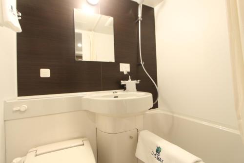 卫浴间, Livemax酒店-东银座 (Hotel Livemax Higashi-Ginza) near 松屋银座百货商店