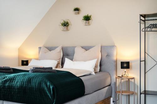 Emerald Design - Historic City Center with Free Parking & Panoramic View by HERO HOMES, Graz (zdjęcie 9)