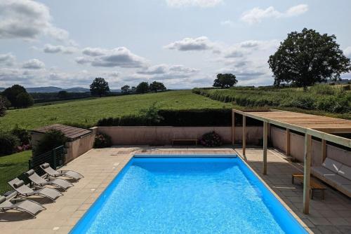 Small Gte For 2 With Pool In Peaceful Burgundy in แซยี