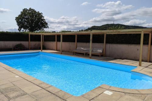 Small Gte For 2 With Pool In Peaceful Burgundy in แซยี