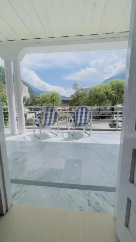 Four Star hotel and Restaurant in Drosh