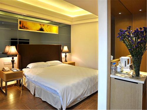 Shantou Regency Apartment Set in a prime location of Shantou, Regency Apartment puts everything the city has to offer just outside your doorstep. The property has everything you need for a comfortable stay. Service-minded staf