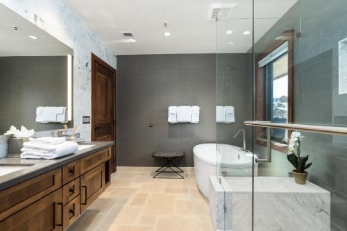 Luxury 4BDR Residence steps from Heavenly Village condo thumb 2