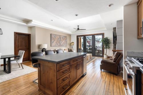 Luxury 4BDR Residence steps from Heavenly Village condo thumb 4