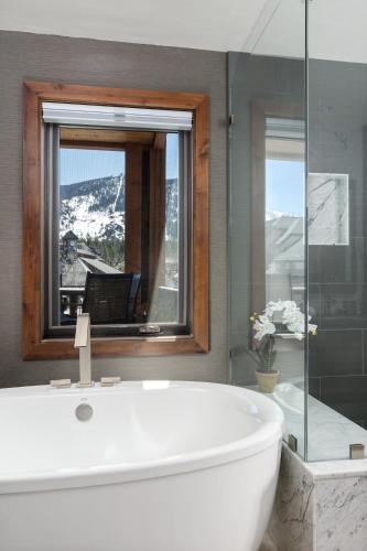 Luxury 4BDR Residence steps from Heavenly Village condo detail