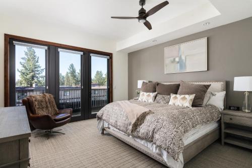 Luxury 4BDR Residence steps from Heavenly Village condo detail