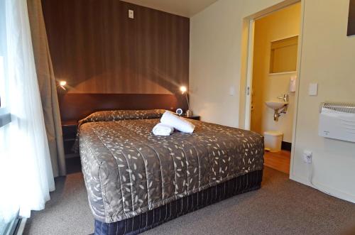 1 queen bed