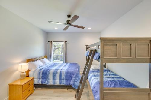 Lake Palestine Vacation Rental - Steps to Water! in Coffee City (TX)