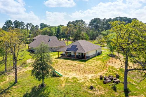 Lake Palestine Vacation Rental - Steps to Water! in Coffee City (TX)