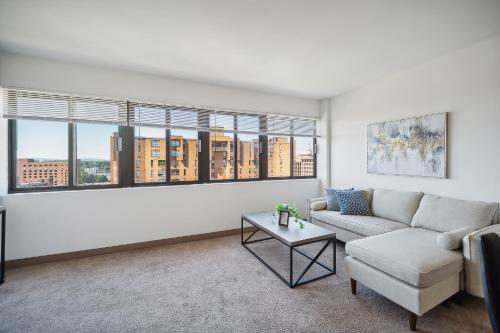 Pp 1002 Modern Corporate 2br, Pool, Gym in Harrisburg, USA