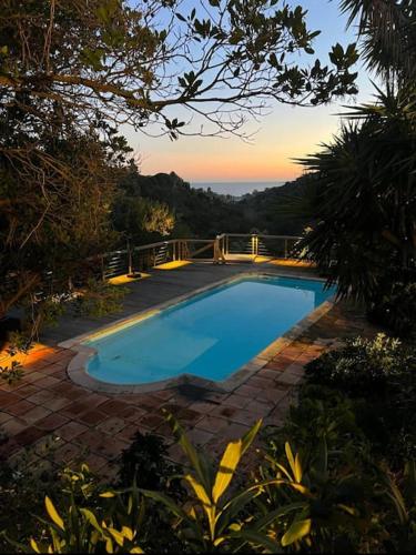 VILLA rénovée, piscine vue mer, clim, borne VE – khách sạn tại Massel