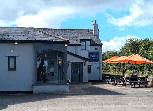 The Lodge by Cefn Tilla - Abergavenny