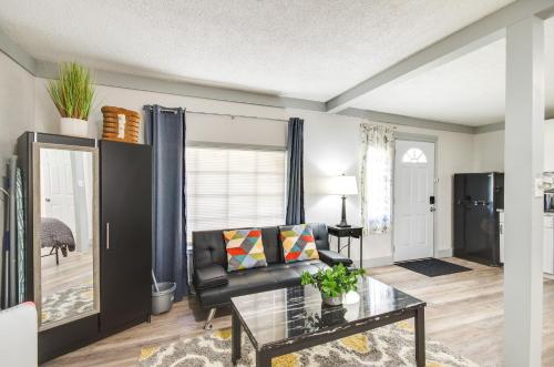 Greenwood Studio Cottage Less Than 1 Mi to Downtown! Greenwood Studio Cottage Less Than 1 Mi to Downtown!