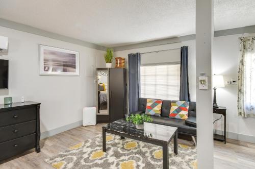 Greenwood Studio Cottage Less Than 1 Mi to Downtown! Greenwood Studio Cottage Less Than 1 Mi to Downtown!