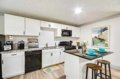 Greenwood Studio Cottage < 1 Mi to Downtown! in 布拉斯顿(MS)