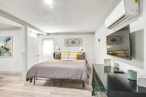 Greenwood Studio Cottage Less Than 1 Mi to Downtown! Greenwood Studio Cottage Less Than 1 Mi to Downtown!