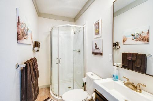 Greenwood Studio Cottage Less Than 1 Mi to Downtown! Greenwood Studio Cottage Less Than 1 Mi to Downtown!