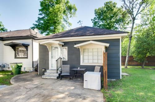 Greenwood Studio Cottage < 1 Mi to Downtown! in 布拉斯顿(MS)