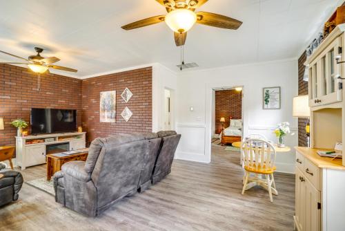 Quaint Mt Vernon Cottage Near Historic Dtwn! in Mount Vernon (OH)
