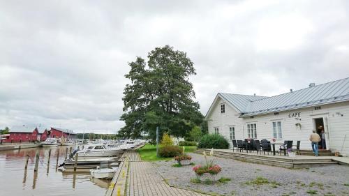 Strand, Condo in Heart of Inkoo Center, With Sea View and Boat! in Inkoo