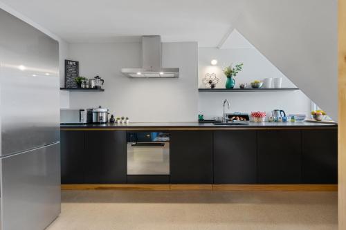  BoutiquePenthouse / FreeParking / KingSuite / PrivateRooftopTerrace in Zürich